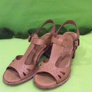 Nude leather sandals